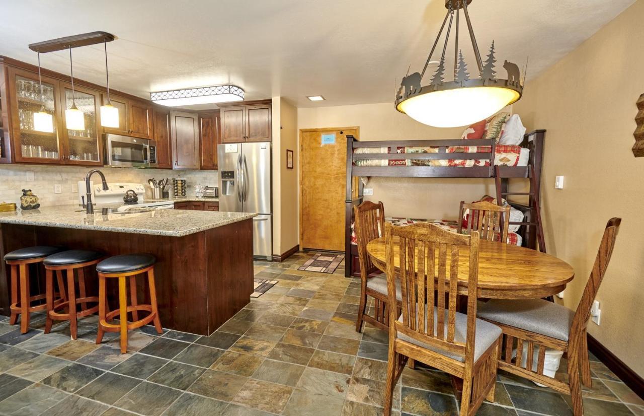 St Anton Street View Ski-In & Out 1-Bedroom Condo Mammoth Lakes Room photo